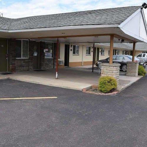 Relax Inn Bloomsburg Exterior photo